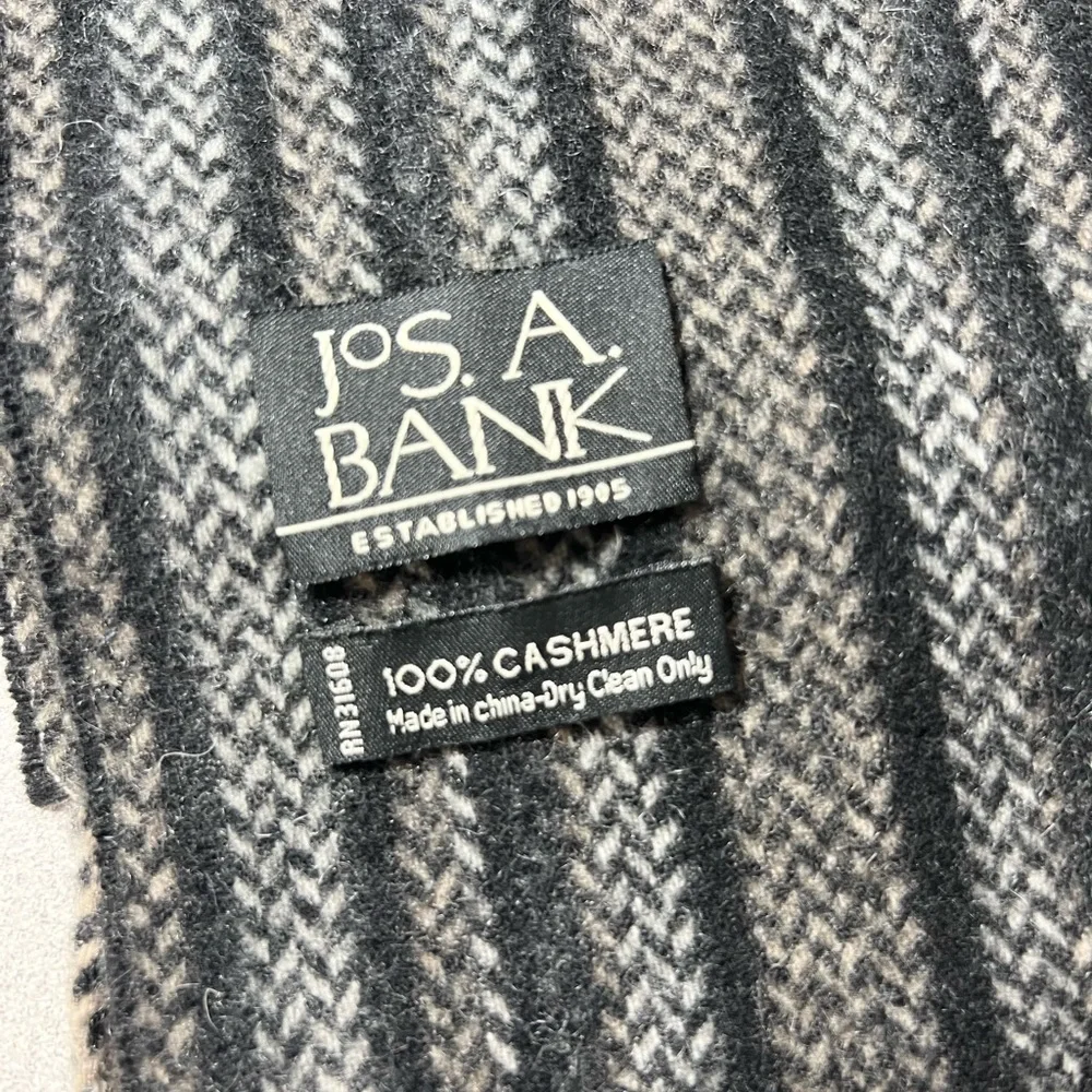 100% Cashmere Men’s Scarf Herringbone Stripe Gray Black Fringe Jos. A. Banks‎